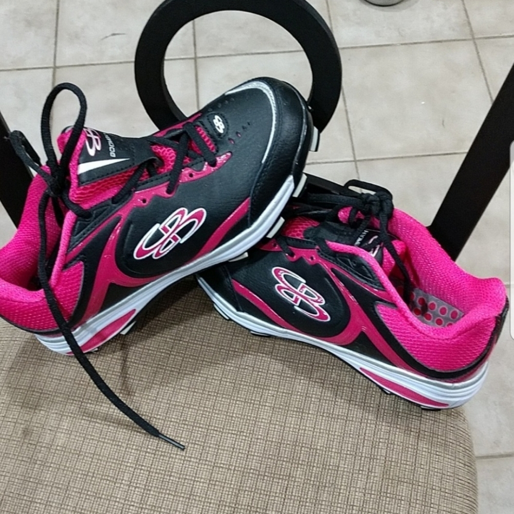 NWOT ladies Boombah cleats. Never used like brand